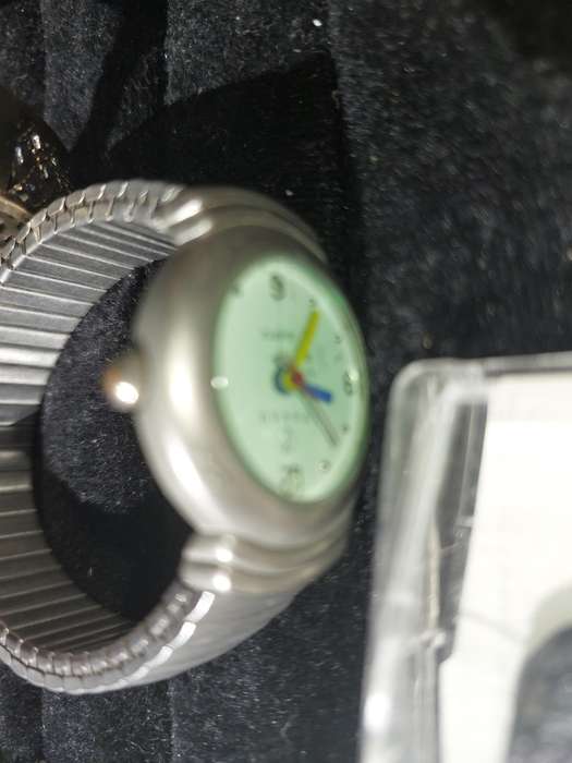 A JOBLOT QUARTZ FASHION WATCHES SOLD AS IS NOT TESTED