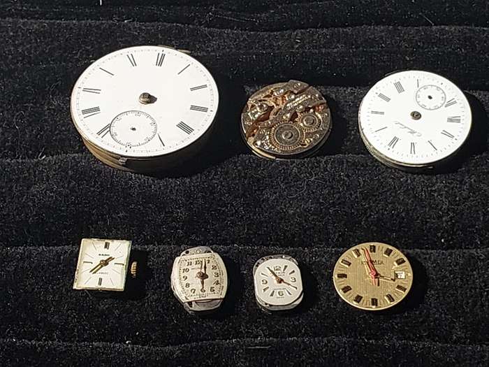 A VINTAGE AND ANTIQUE COLLECTION WATCH MACHINISMS SOLD AS IS