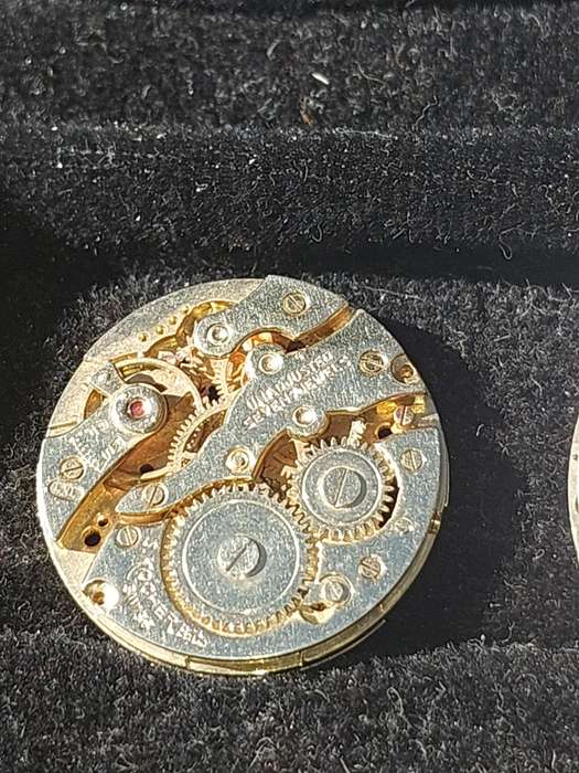 A VINTAGE AND ANTIQUE COLLECTION WATCH MACHINISMS SOLD AS IS