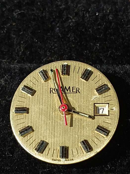 A VINTAGE AND ANTIQUE COLLECTION WATCH MACHINISMS SOLD AS IS