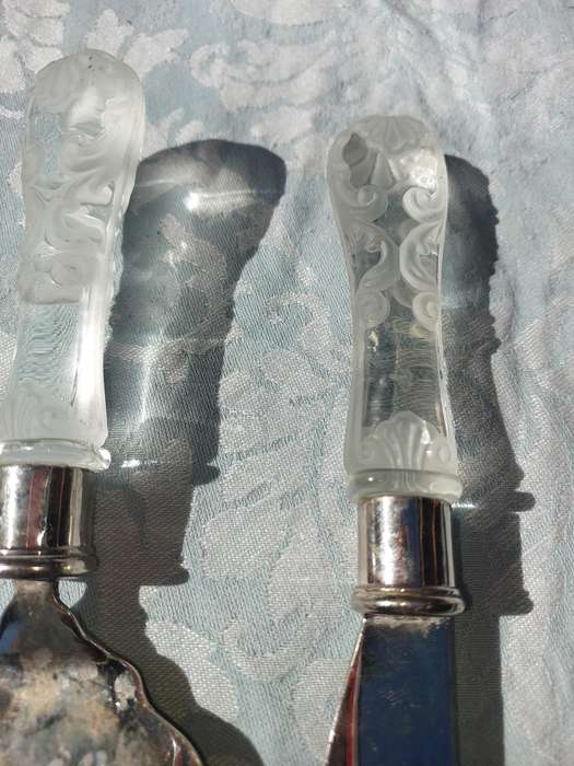 AN ART DECOR CAKE CUTTING SET CUTLERY SOLD AS IS