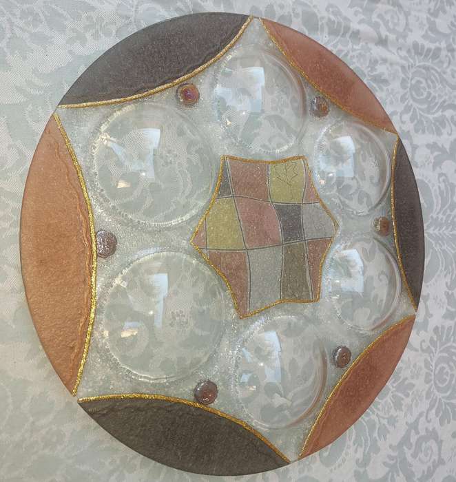 A GLASS PASSOVER Seder PLATE JUDAICA SOLD AS IS