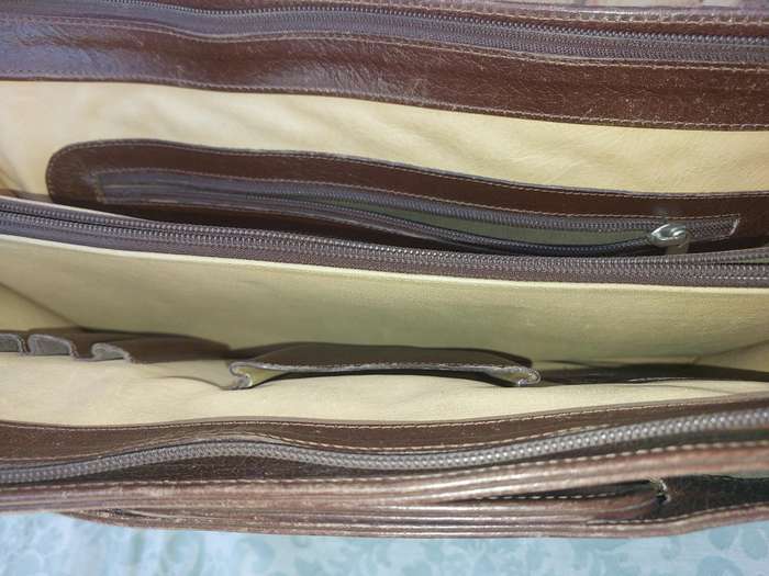 A GENUINE LEATHER EXECUTIVE BRIEFCASE BURGUNDY BROWN MADE IN ARGENTINA SOLD AS IS