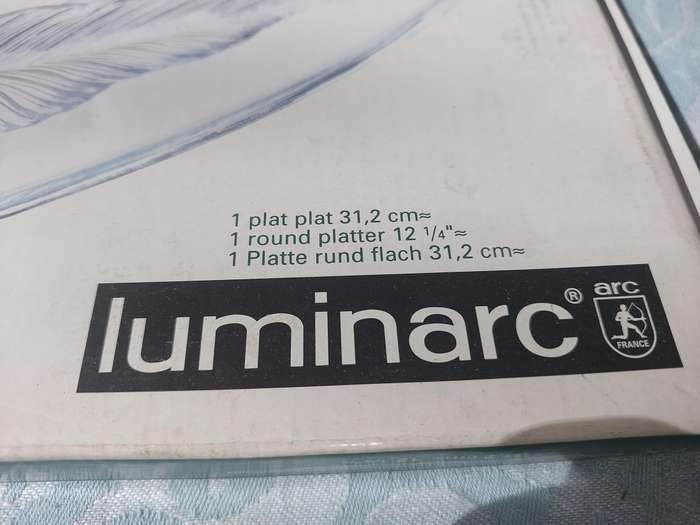 A LUMINAR ARUM PLATTER SOLD AS IS