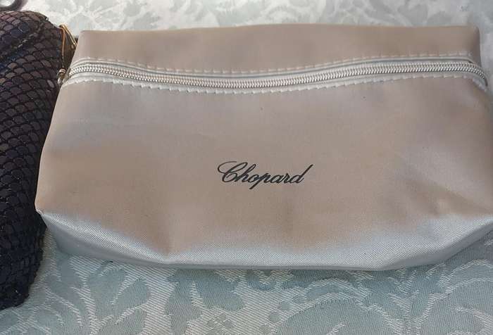 A JOBLOT CLUTCH BAGS AND PURSES SOLD AS IS R450