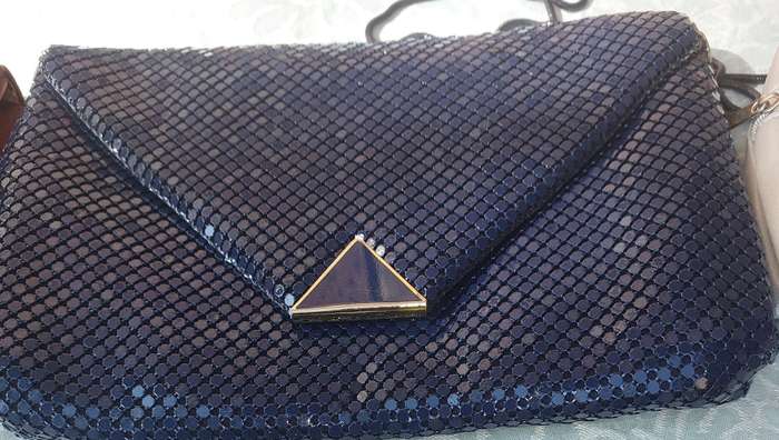 A JOBLOT CLUTCH BAGS AND PURSES SOLD AS IS R450