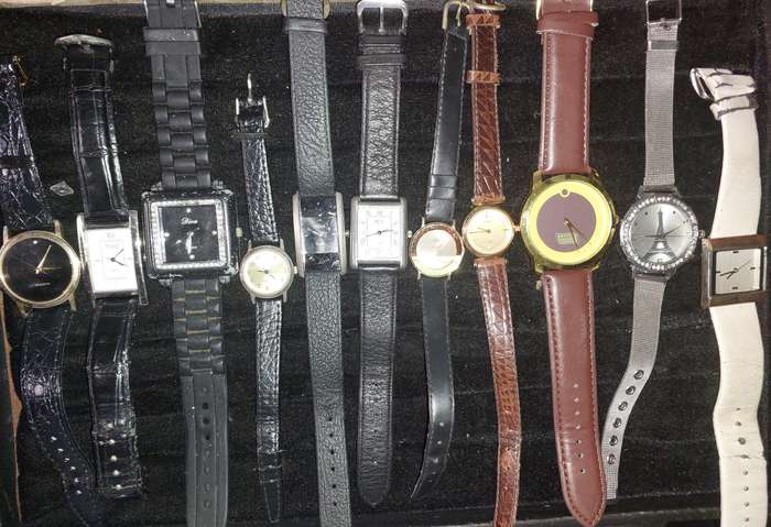A USED JOBLOT FASHIOIN WATCHES SOLD AS IS NOT TESTED