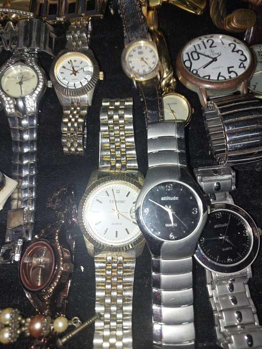 A BULK JOBLOT QUARTZ WATCHES USED SOLD AS IS NOT TESTED