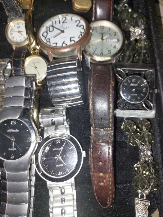 A BULK JOBLOT QUARTZ WATCHES USED SOLD AS IS NOT TESTED