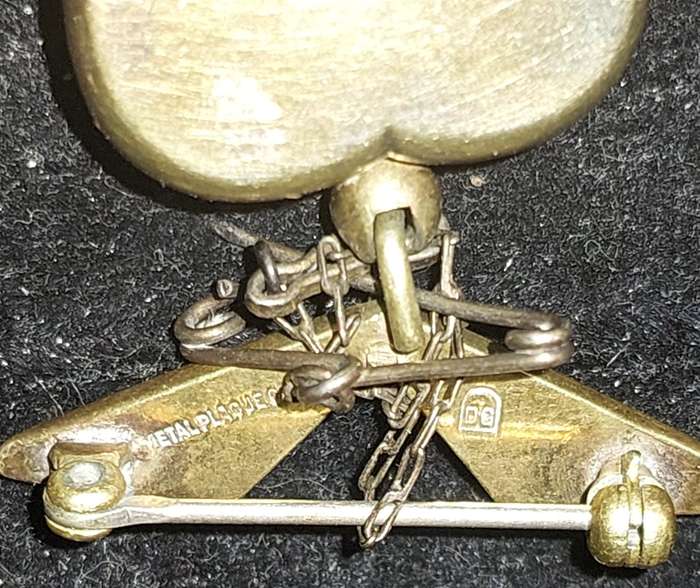 A VINTAGE CORD MODELE DEP  SN, 329372 JUVENE SWISS BROOCHE WATCH MACHANICAL SOLD AS IS