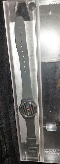 A UNISEX SWATCH RUBBER WATCH MISSING THE BATTERY COVER SOLD AS IS NOT TESTED