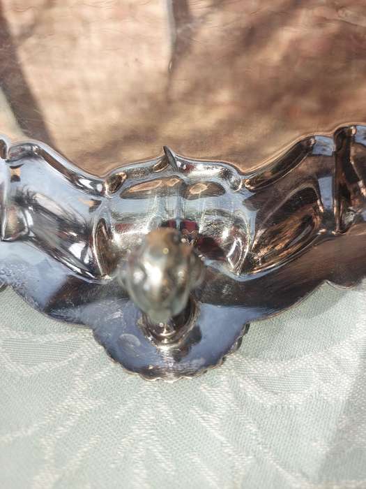 AN ANTIQUE ENGRAVED VICTORIAN FOOTED ROUND SILVER ON COPPER SERVING TRAY SOLD AS IS