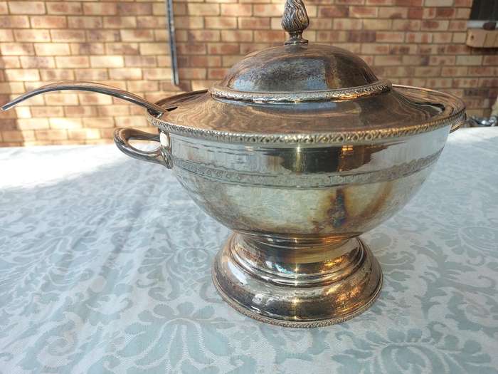 A VINTAGE TUREEN AND A GLASS INSERT BOWL WITH A LADEL SOLD AS IS
