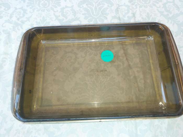 A VIBTAGE B PYREX CORNING CASSEROLE AND A STAND SOLD AS IS
