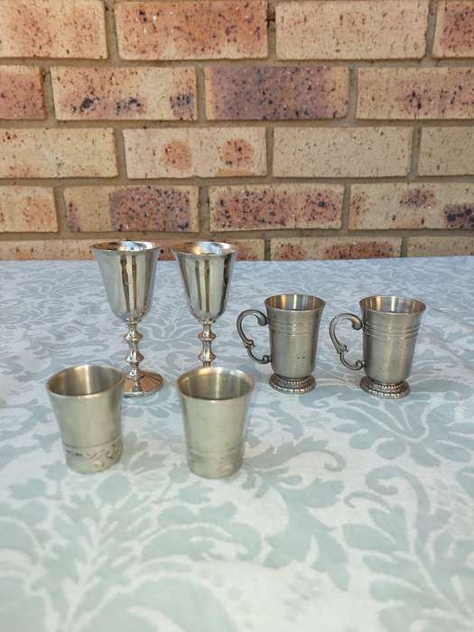 A COLLECTION BAR ACCESSORIES SOLD AS IS