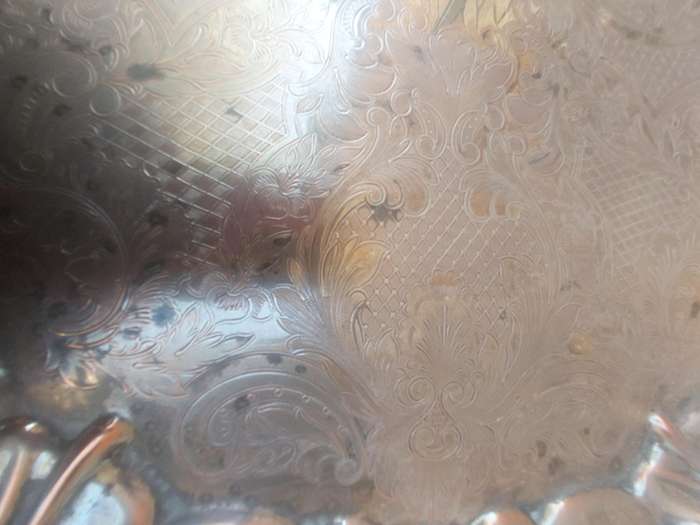 A VINTAGE LARGE SILVER PLATED EDWARDIAN SERVING TRAY WITH HANDLES SOLD AS IS