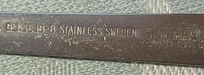 A PAIR OF SEAFOOD APPETISER FORKS SOLD AS IS