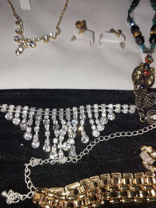 A COLLECTION OF VINTAGE FASHION COSTUME NECKLACE  SETS  SOLD AS IS