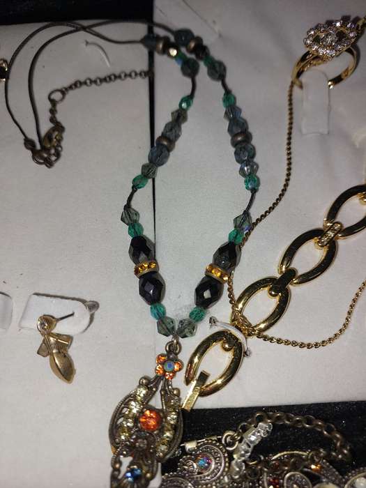 A COLLECTION OF VINTAGE FASHION COSTUME NECKLACE  SETS  SOLD AS IS