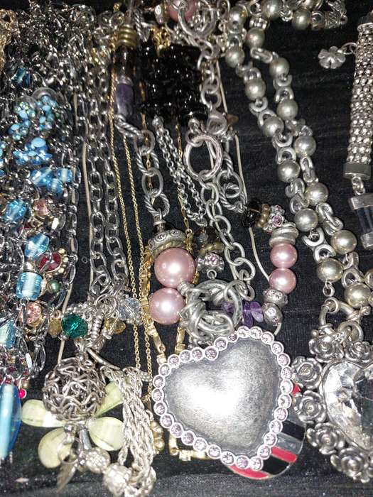 A COLLECTION OF VINTAGE STAINLESS STEEL AND SILVER PLATED COSTUME NECKLACES