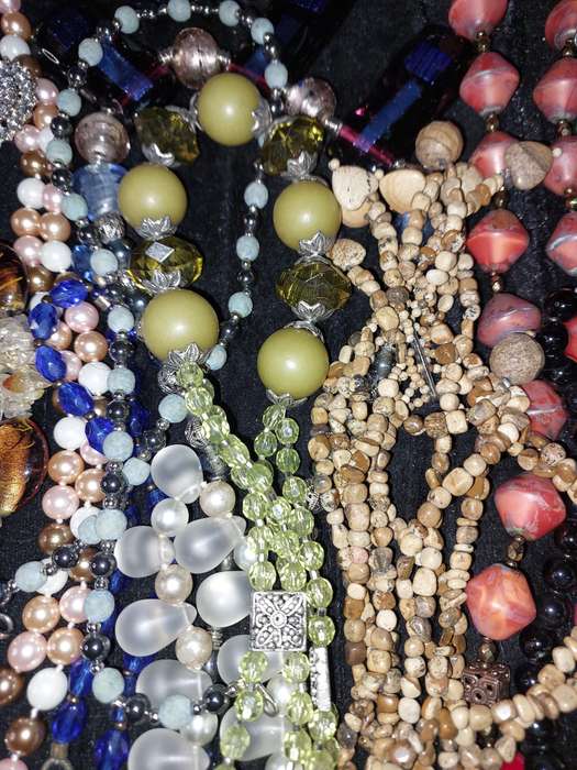 A VINTAGE COLLECTION OF QUALITY COSTUME NECKLACES SOLD AS IS