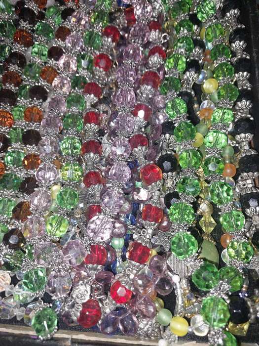 A JOBLOT COSTUME GLASS BEADED NECKLACES SOLD AS IS