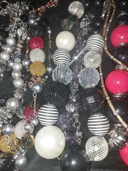 A JOBLOT COSTUME DESIGNER NECKLACES SOLD AS IS