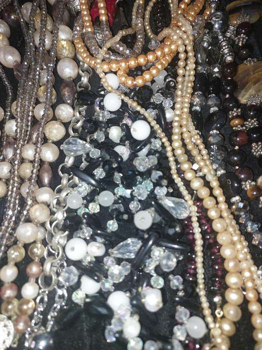 A COLLECTION OF QUALITY COSTUME NECKLACES SOLD AS IS