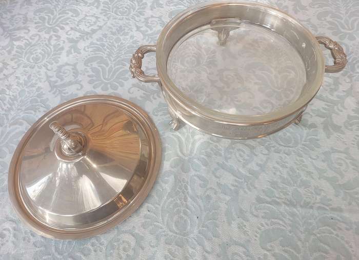 A VINTAGE SILVER PLATED SERVING TUREEN TROPHY SOLD AS IS