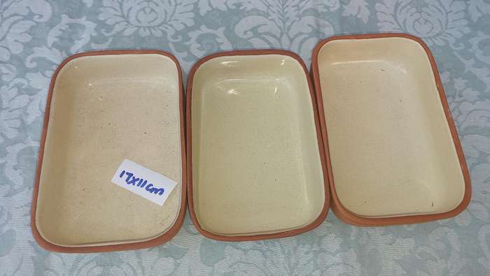 A SET OF 3 LAZANIA DISHES CERAMIC SOLD AS IS