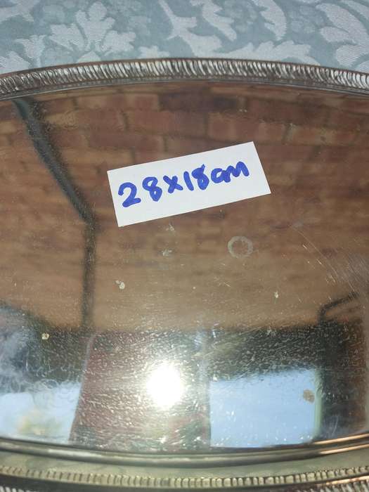 A STAINLESS STEEL SERVING TRAY SOLD AS IS