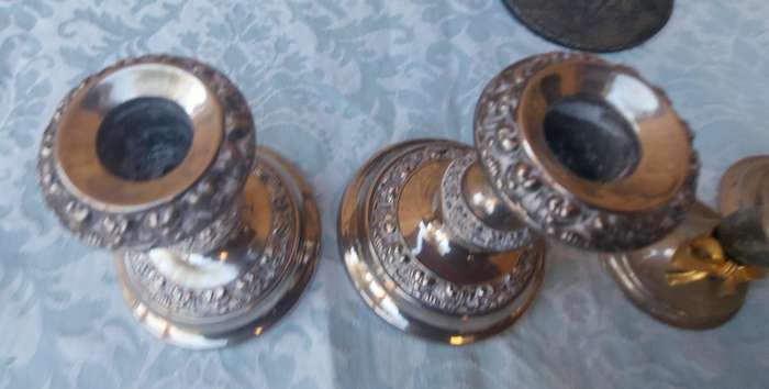 A VINTAGE JOBLOT SILVER PLATED CANDLE STANDS AND HOLDERS SOLD AS IS