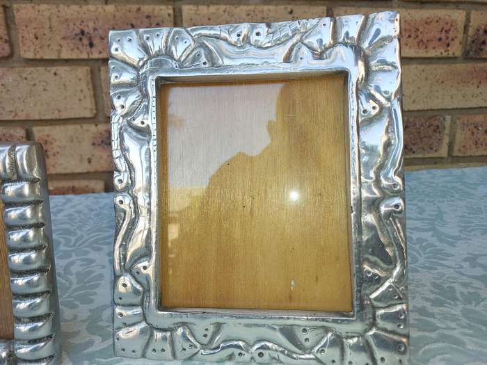 A COLLECTION OF PEWTEL PHOTO FRAMES MADE IN MEXICO SOLD AS IS