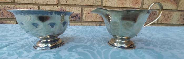 VINTAGE COLLECTION VICTORIAN SILVER PLATED UTENSILS SOLD S IS