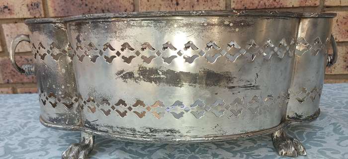 A VINTAGE EMBOSSED FOOTE PLANTER SILVER PLATED MADE IN INDIA SOLD AS IS