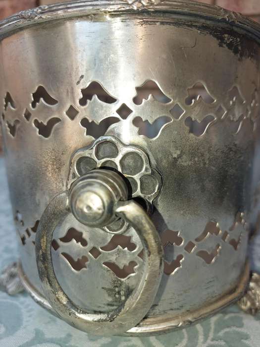 A VINTAGE EMBOSSED FOOTE PLANTER SILVER PLATED MADE IN INDIA SOLD AS IS