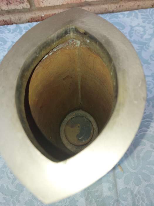 A20 CENTIMETER IN HIEGHT METAL VASE SOLD AS IS R
