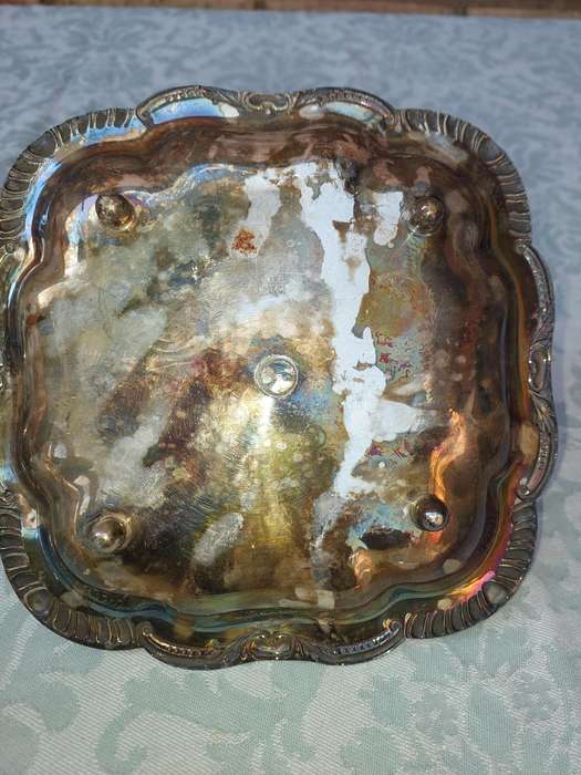 A COLLECTION OF VINTAGE WEDDING SERVING BASKETS SOLD AS IS