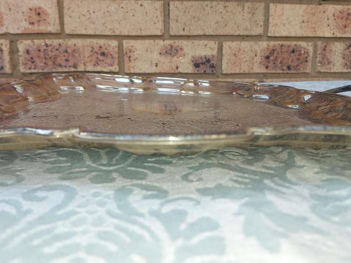 A VINTAGE VICTORIAN SQUARE SERVING TRAY SOLD AS IS R350