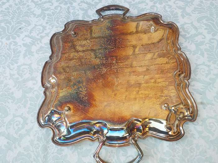 A VINTAGE VICTORIAN SQUARE SERVING TRAY SOLD AS IS R350