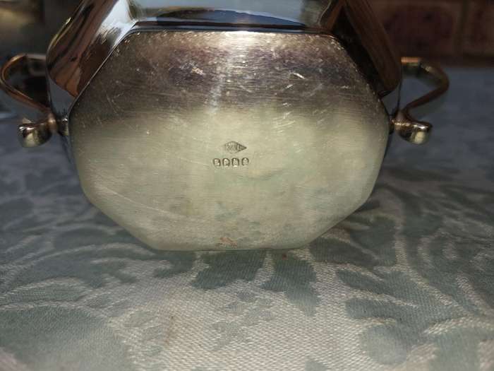 A VINTAGE TEAPOT AND MILK JUG SOLD AS IS