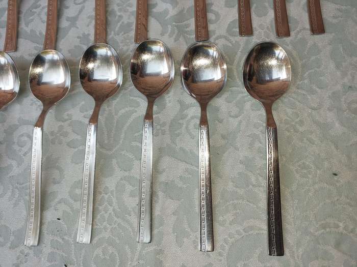 A SET OF 46. 18/ 8 STAINLESS STEEL CUTLERY SOLD AS IS