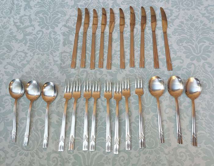 A SET OF 24 ARTHENIAN STAYBRITE STAINLESS STEEL CUTLERY SOLD AS IS
