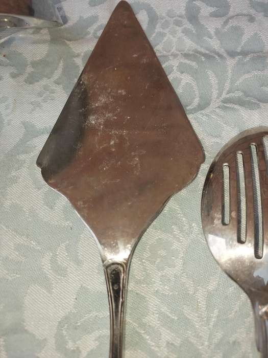 A COLLECTION OF CUTLERY SOLD AS IS