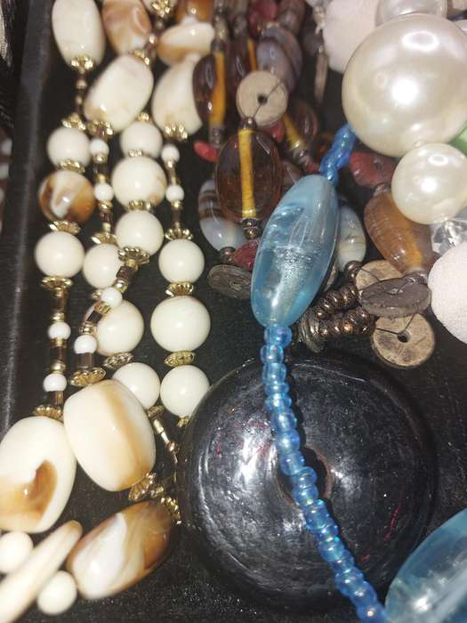 A COLLECTION OF HEAVY COSTUME NECKLACES SOLD AS IS