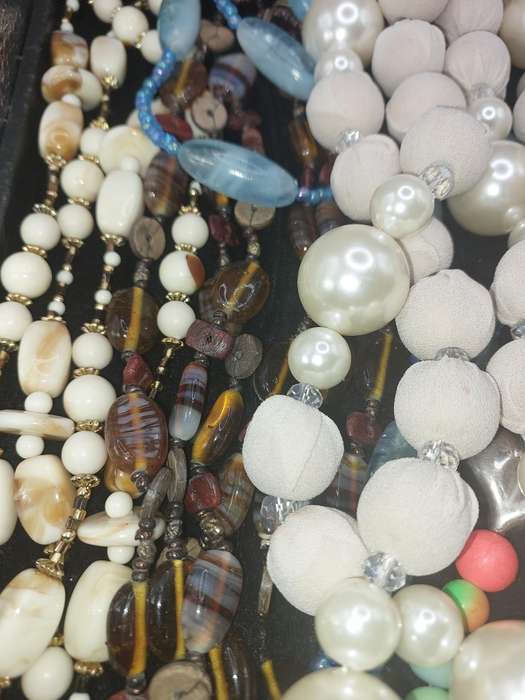 A COLLECTION OF HEAVY COSTUME NECKLACES SOLD AS IS