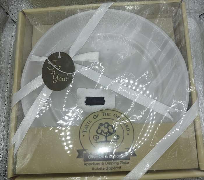 AN OLIVE OIL AND BALSAMIC APERTIZER DIPPING PLATE SOLD AS IS