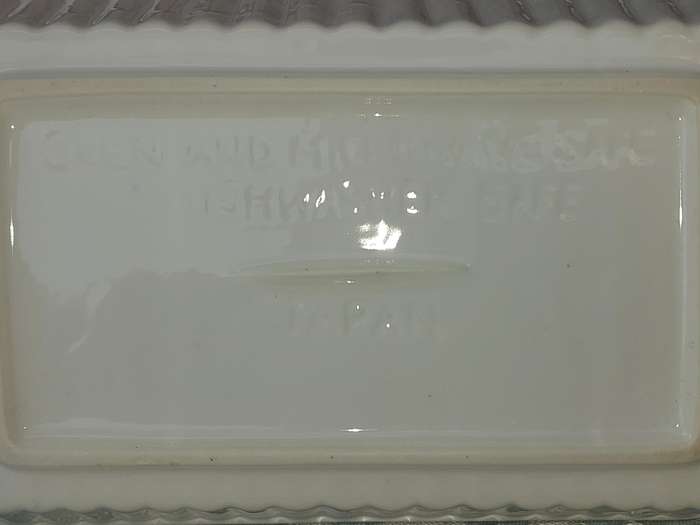 A COLLECTION OF 4 LAZANIA PORCELAIN BOWLS SOLD AS IS