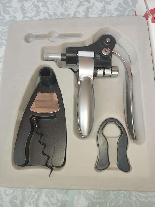 A WINE SCREW PULL SET BY WOOLWORTHS SOLD AS IS