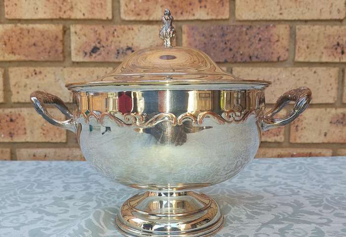 A SIVERPLATED TUREEN SOLD AS IS